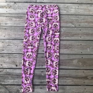 LulaRoe OS panda leggings.